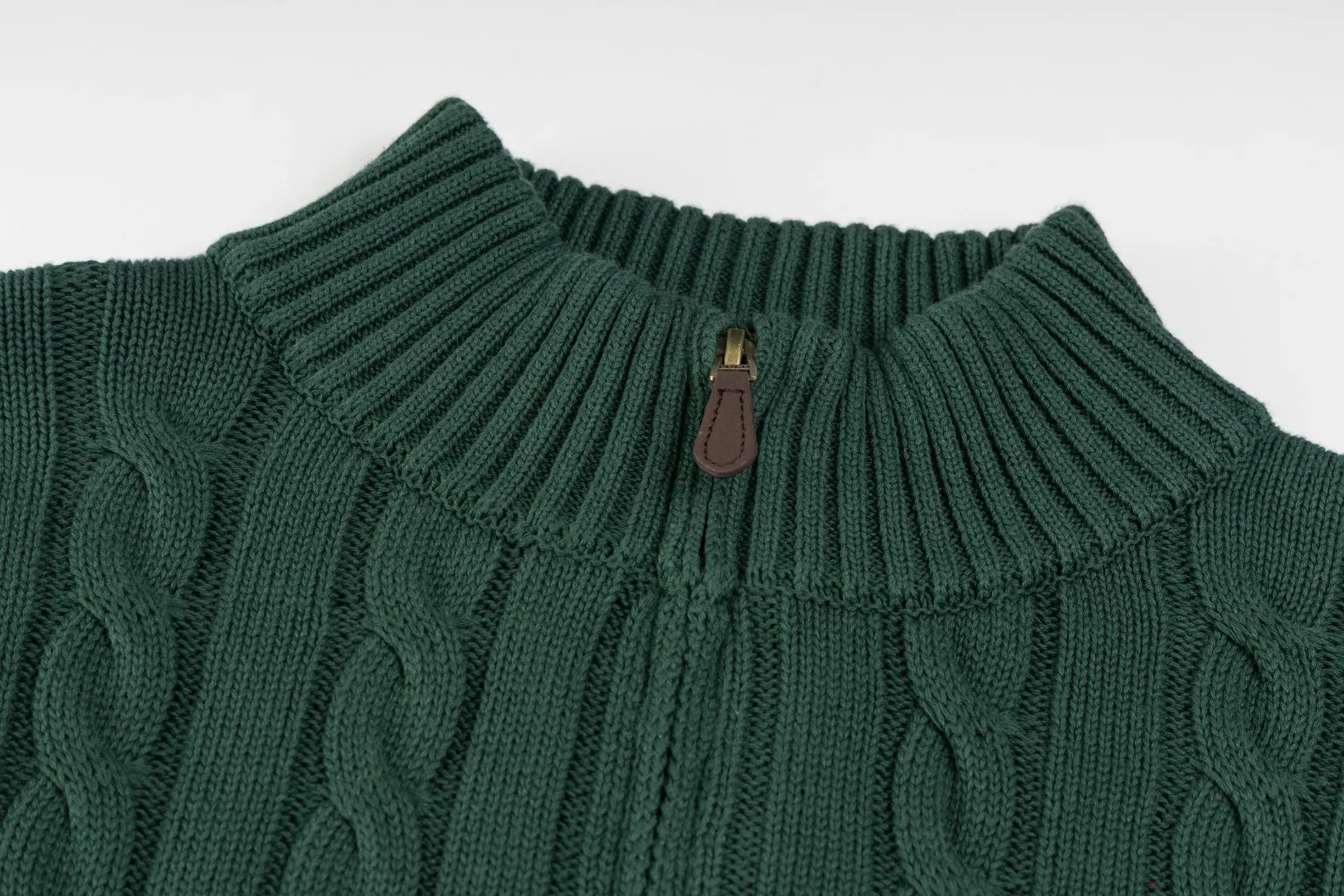 P236 #R92 RALPH LAUREN Ralph Lauren fifteen colors classic small label embroidery logo turtleneck pullover half-zip knitted cable sweater with high-density LOGO embroidery on the chest and original customized tag accessories. Made of pure cotton yarn, pure cotton is skin-friendly and comfortable, small label war horse embroidered twist turtleneck sweater 🐎 high quality, follow the blogger to learn how to wear it! Let’s buy a Ralph Lauren cable sweater. It’s a super hard-to-find series after it became popular. It’s hard to find one on the official website. It’s simple and practical to wear, with a lazy and loose feel. The thickened fabric has more texture, feels soft and delicate, and has a loose fit. Whether worn alone or layered, you can wear different styles of fashion with just one piece!   Size：XS S M L